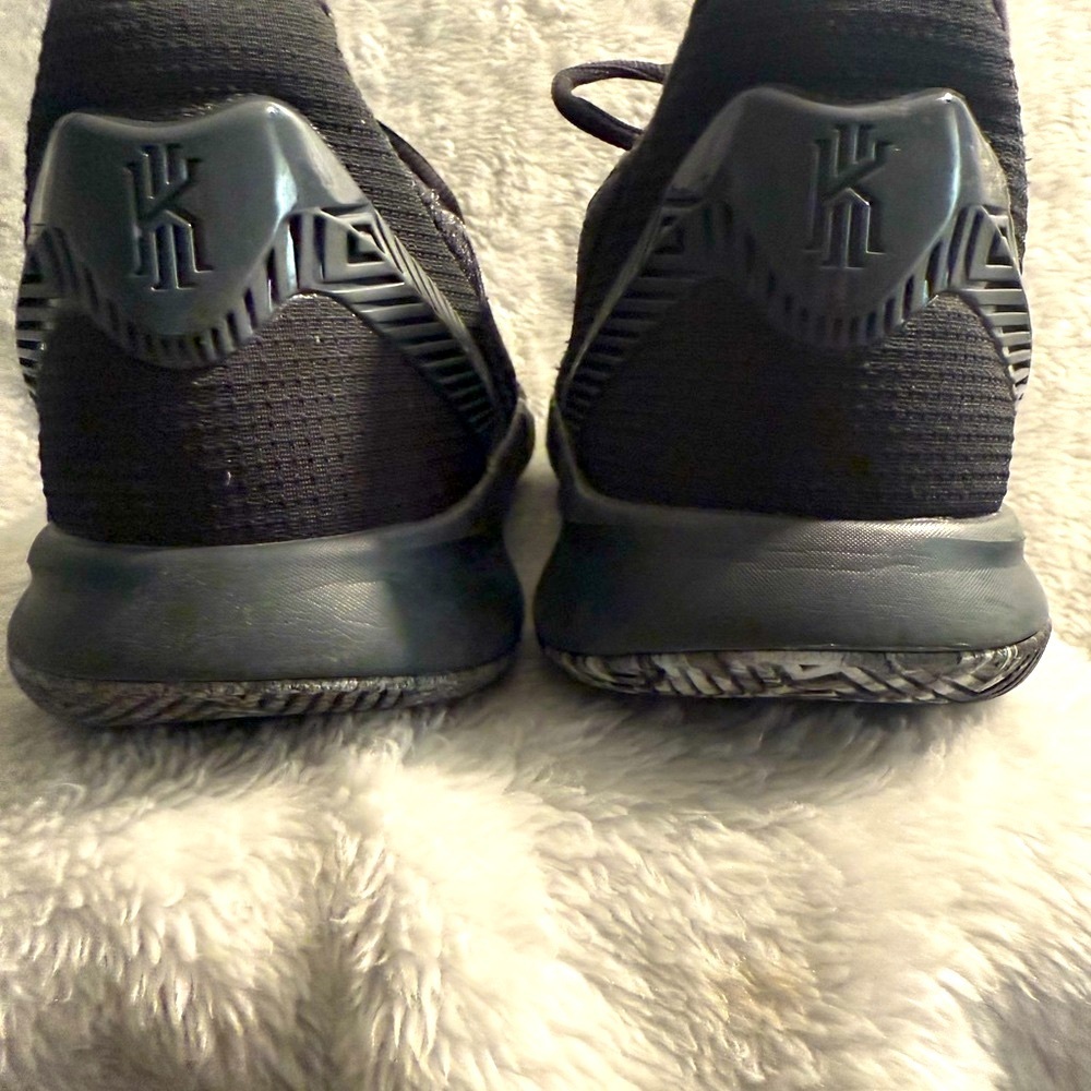 Nike Men Black Chrome Flytrap Zoom - Picture 6 of 11